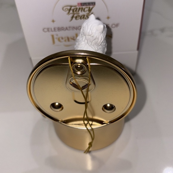 Fancy Feast 2024 Cat Christmas 40th anniversary musical ornament new - Picture 3 of 7